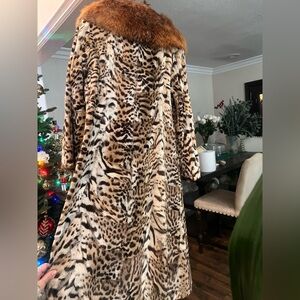 REAL rare Fur leopard print coat with fur collar in excellent condition